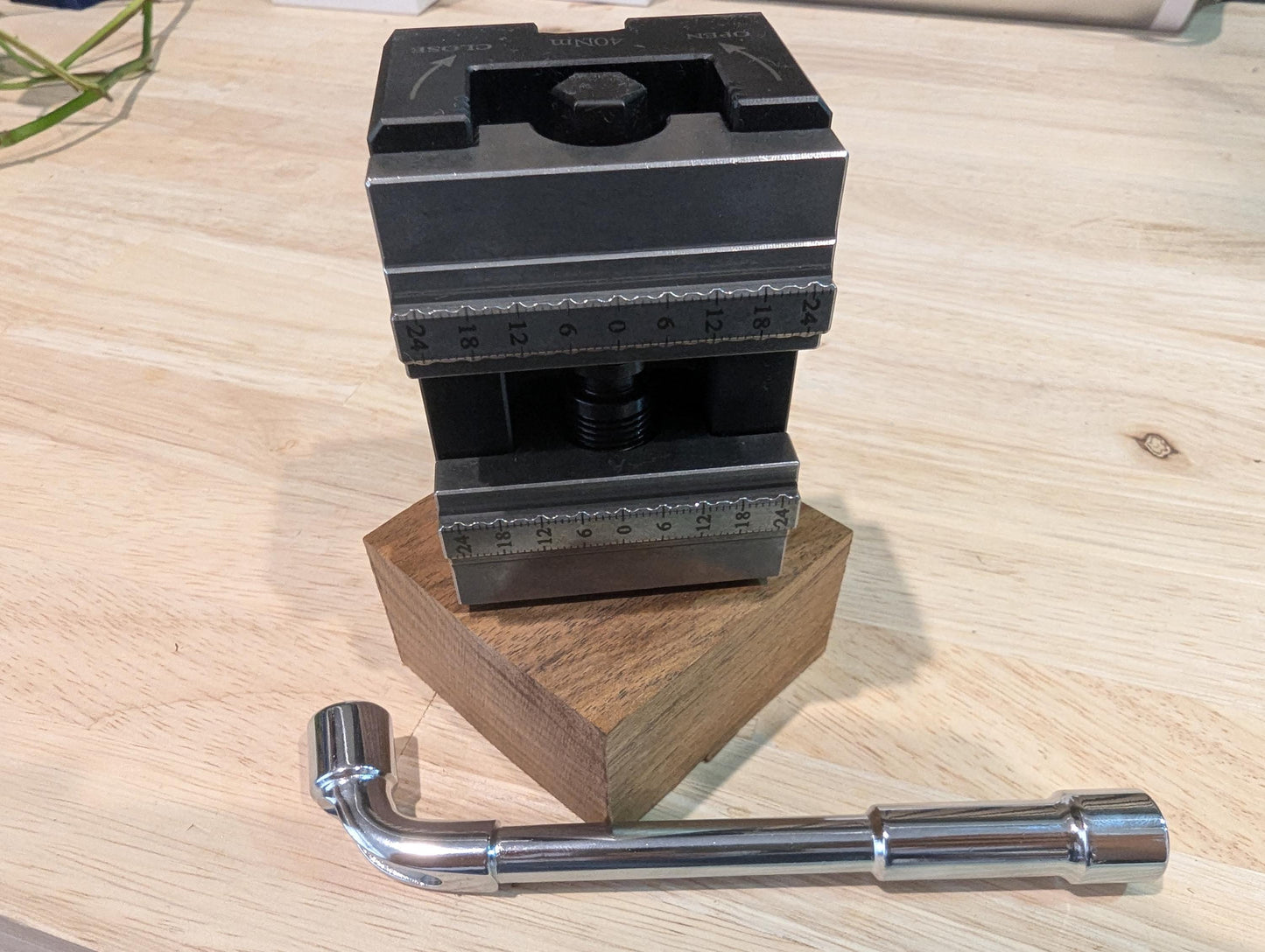 Carvera 4th Axis Vise