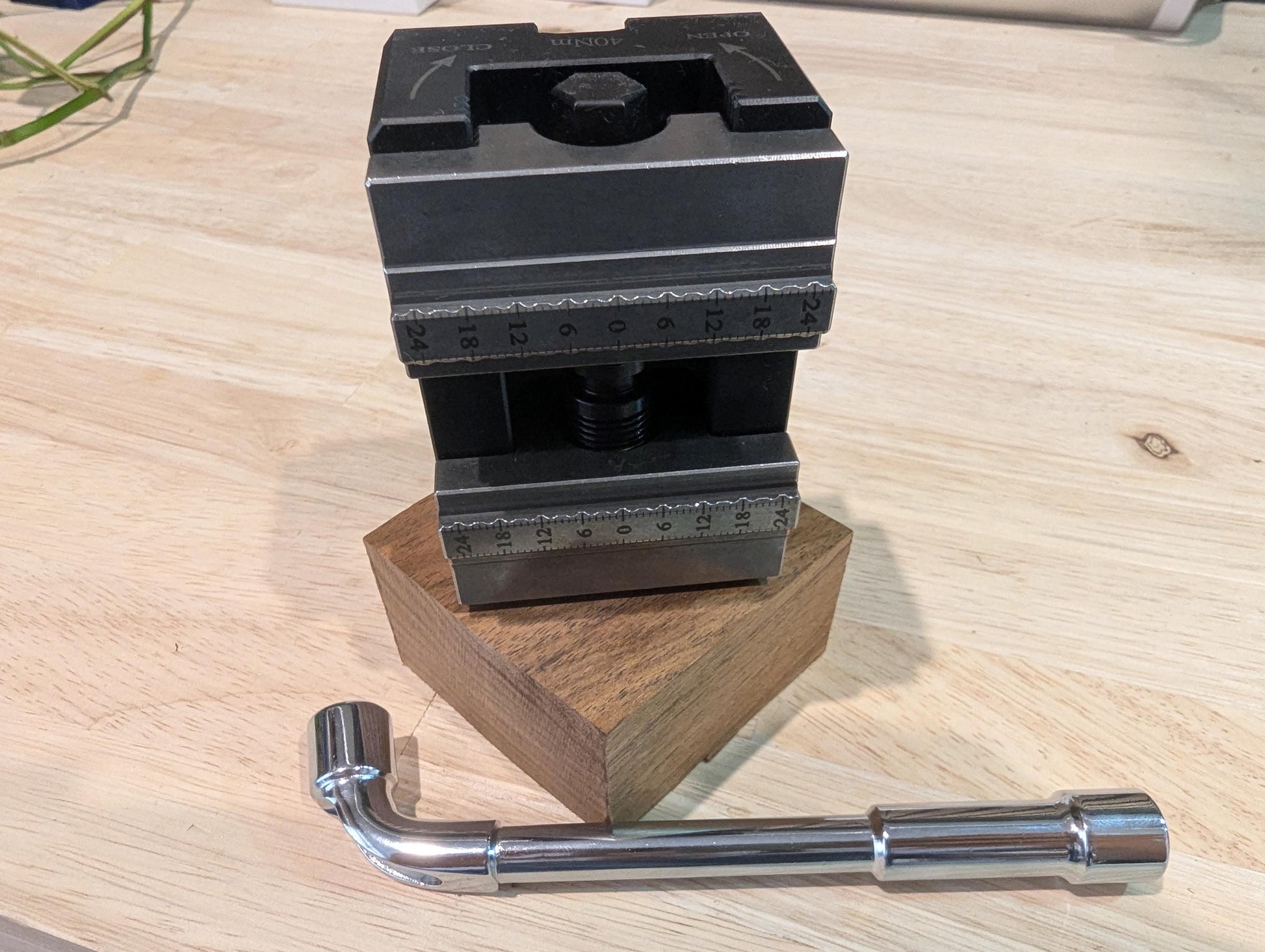 Carvera 4th Axis Vise